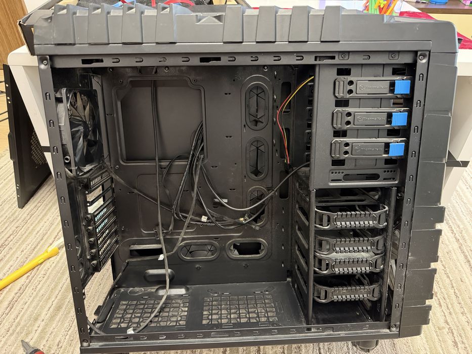 Donez Thermaltake Overseer RX-I full-tower