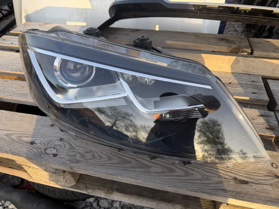 Фар Seat Alhambra 2011 год.-