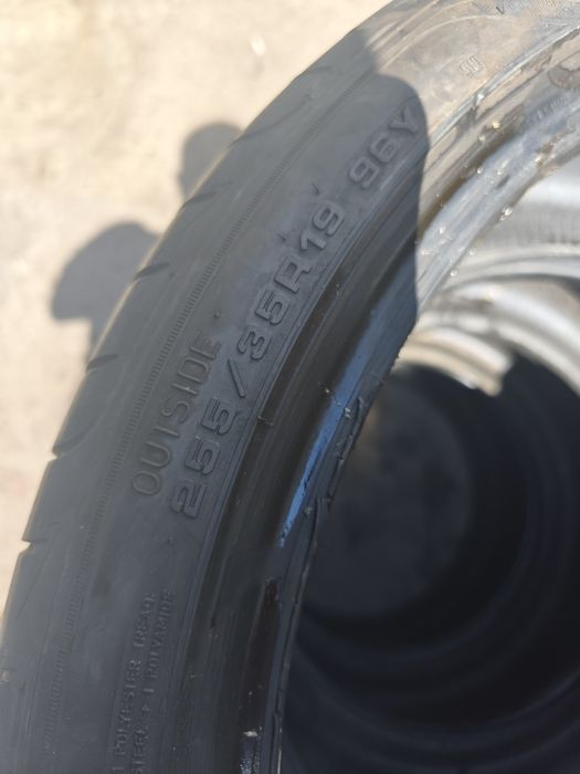Cauciucuri de vara 255 35 R19 stare foarte buna!