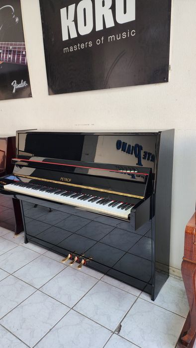 Петроф Petrof  3педалли