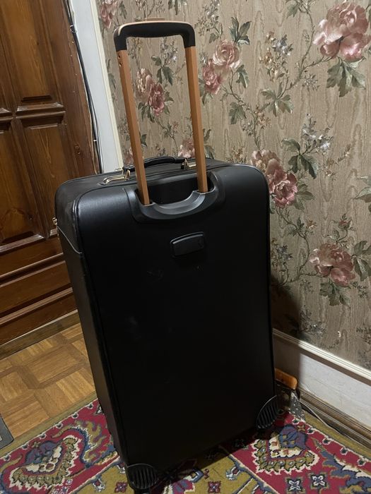 Новые чемодан отличном состоянии 50х89 Дамская сумочка 35,×23 через пл