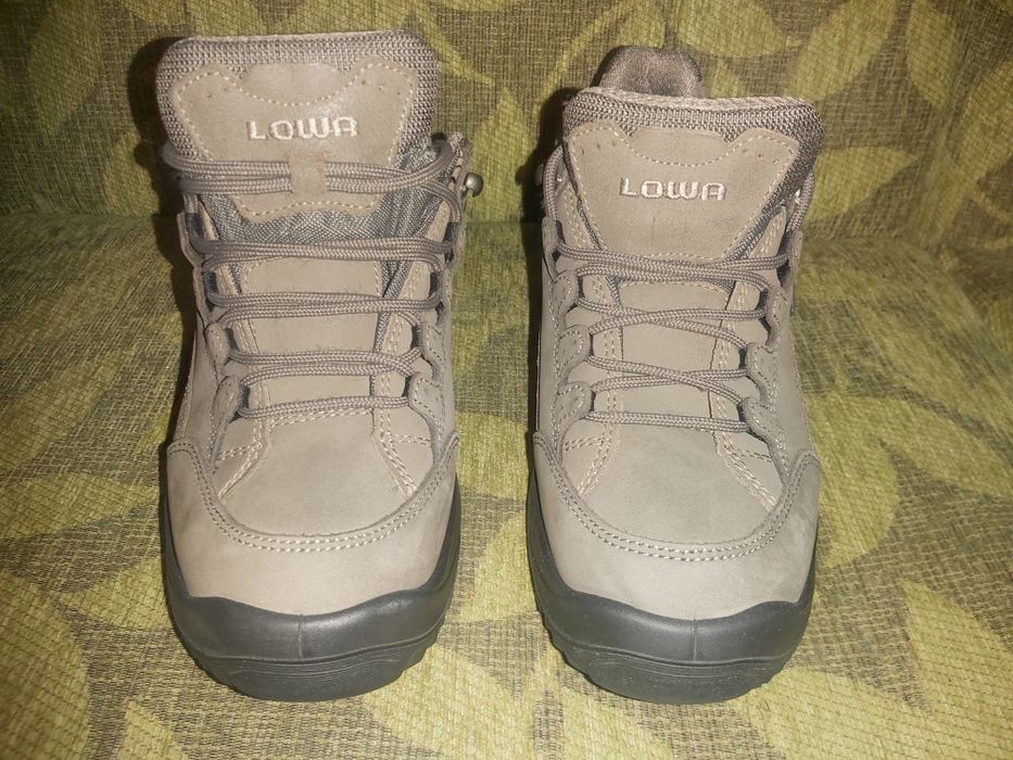 Туристически дамски обувки Lowa GTX