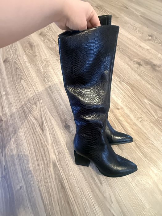 Продам кожаные сапоги.