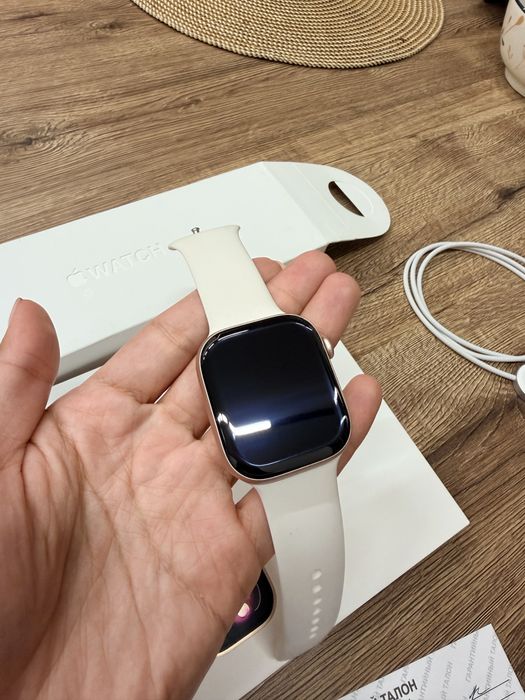 Продам Apple Watch 11 Rose Gold 46 mm.