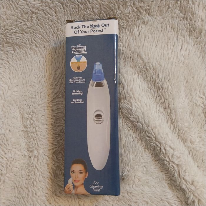 Aparat de curățare a porilor cu aspirație și 4 capete interschimbabile