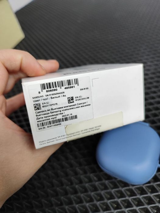 SAMSUNG GALAXY BUDS live в отличном состоянии.