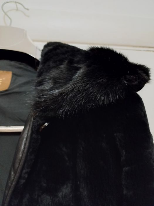 Шуба натуральный мутон с капюшоном