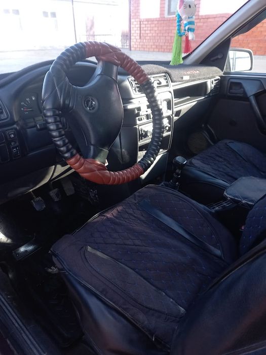 Машина опел вектра