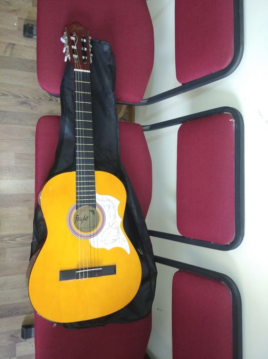 Классическая Гитара Flight. Чехол в наличии.