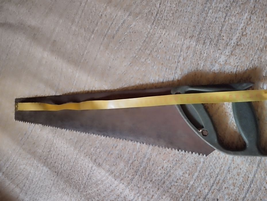 Пила ручной инструмент.