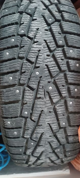 Продам шины зимние шипованные