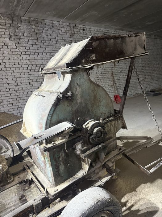 Зернодробилка кукурузная