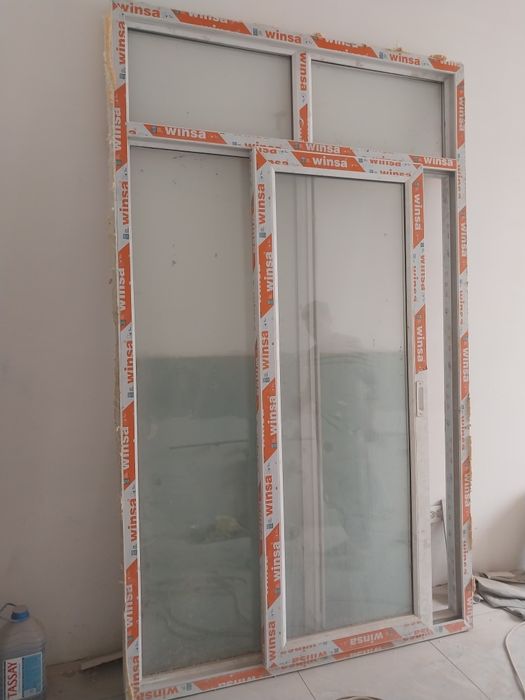 Двери пластиковые две,одной большой купеи маленький