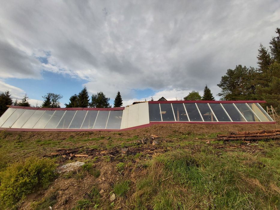 Casa, construcție, earthship.  Cabană.