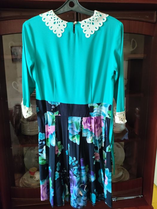 Продам женские платья.