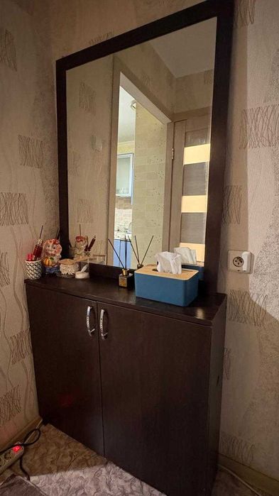Продам шкаф с зеркалом