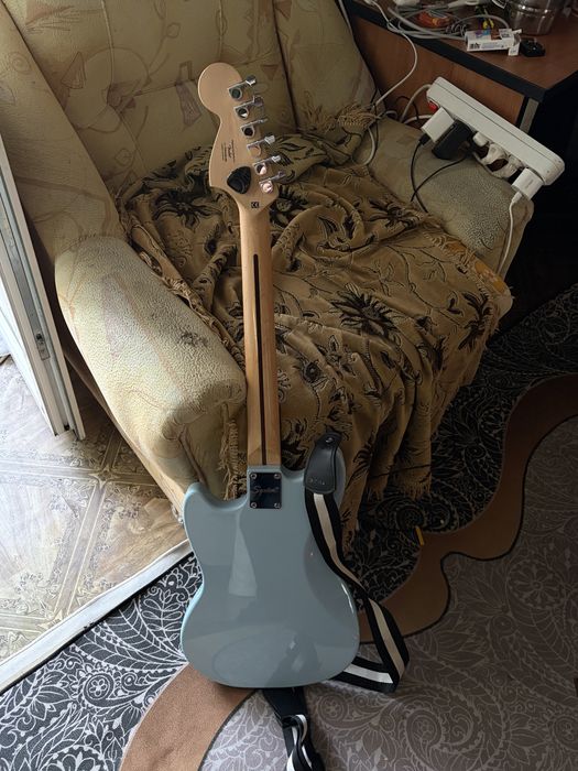 fender squier mustang