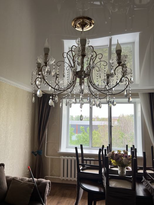 Продам люстру для гостинной