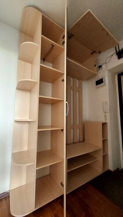 Продается шкаф прихожая