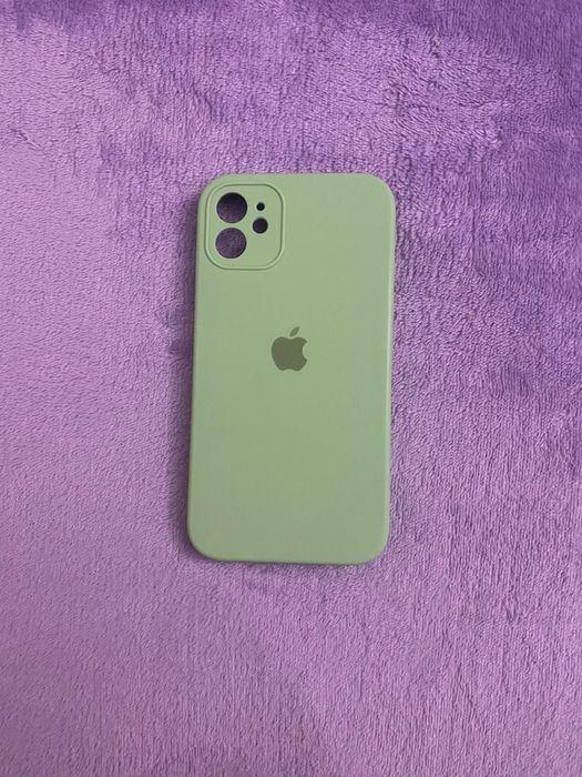 Продам чехлы на айфон 11