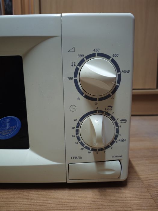 Микроволновка Samsung CE2618NR