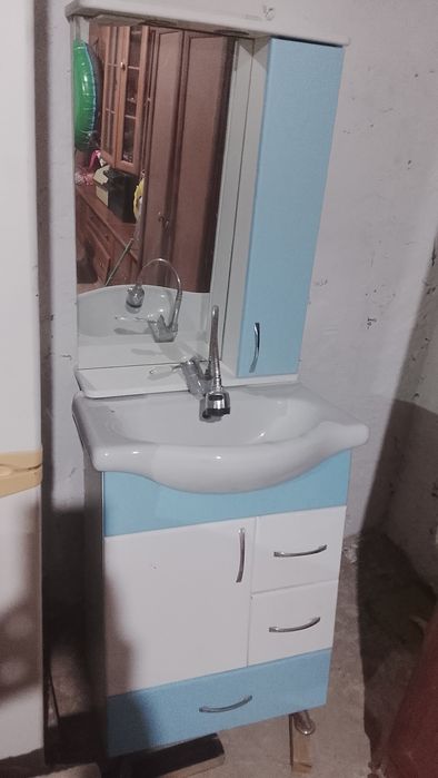 Ванный гарнитур б. У в хорошем состоянии.