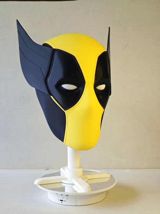 Маска на Deatpool