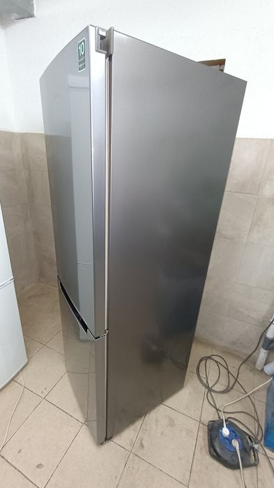 Хладилник с фризер Samsung inverter