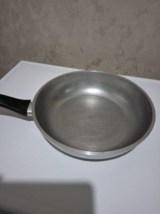 Сковорода с ручкой