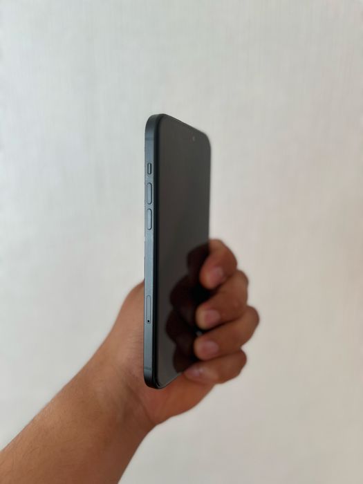 Продам iPhone 15 Plus 128