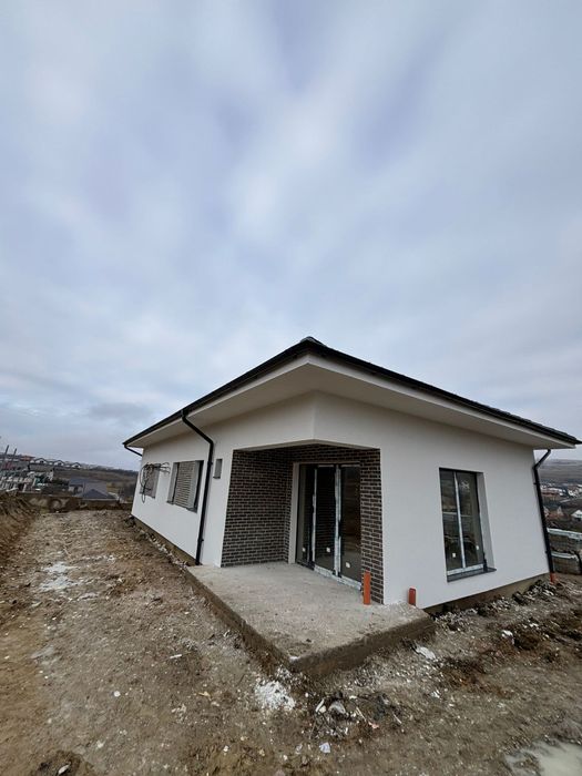 Persoana fizica vand casa unifamiliala Parter intrare Chinteni 170mp