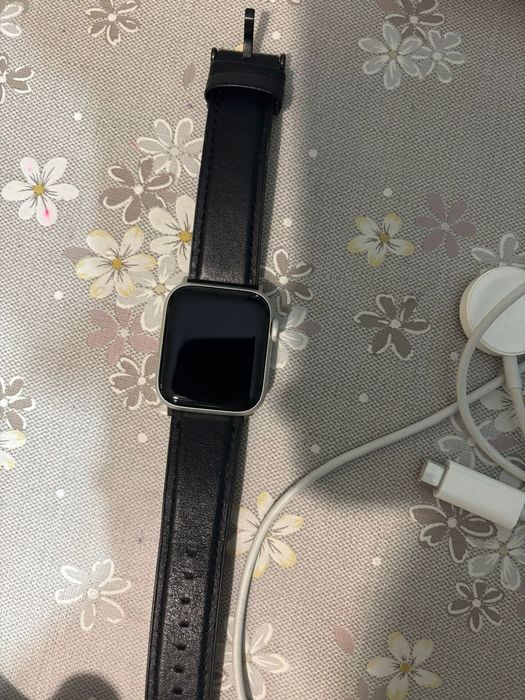 Продам apple watch se 40mm silver