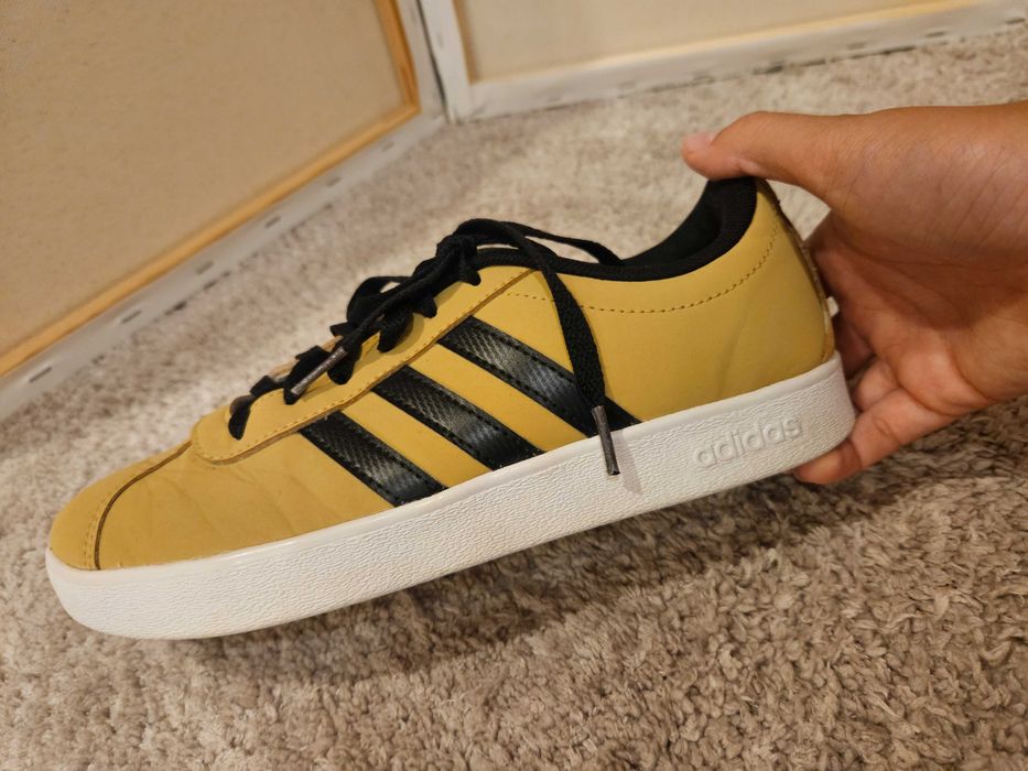 Adidas-цвят горчица. Номер - 37 и 1/3.