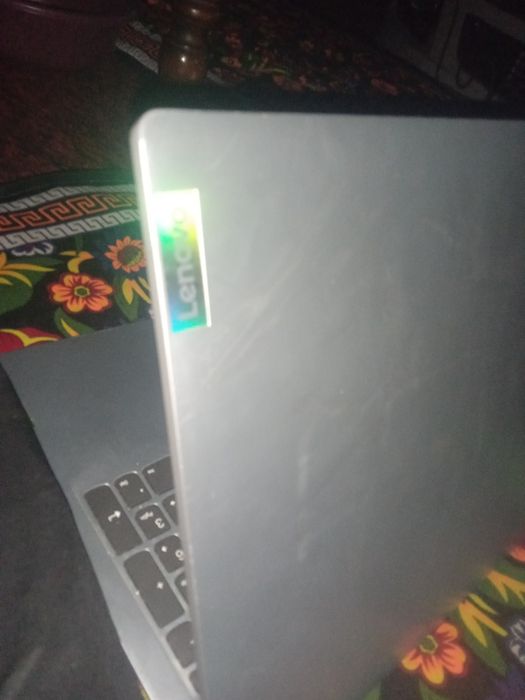 Lenovo ideapad 1i