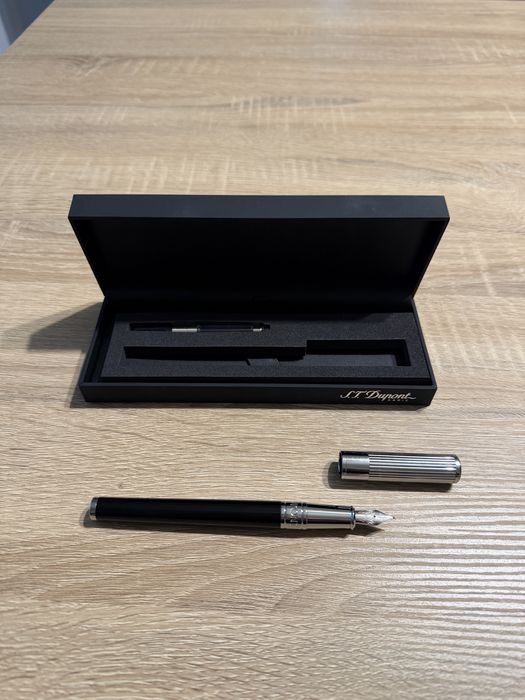 НОВА И ОРИГИНАЛНА S.T. Dupont Писалка Initial Fountain Pen - Black and Silver