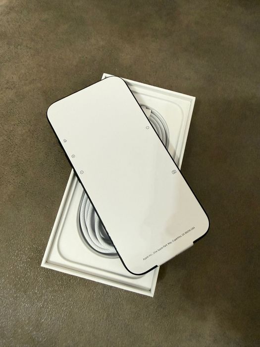 Vând Iphone 16 128 gb