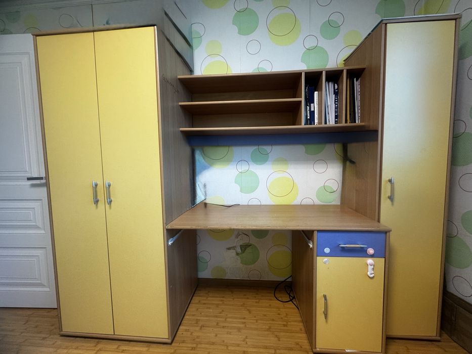 Школьный гарнитур 3в1, шифонер, стол, тумба, полки