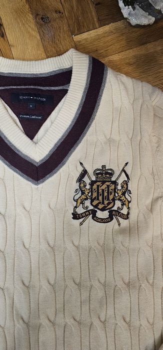 Дамски пуловер Tommy Hilfiger V-neck