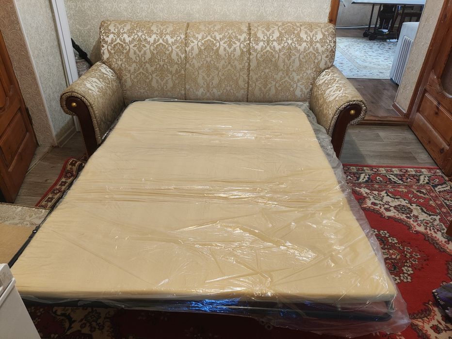 Продам диван,  кресло в подарок