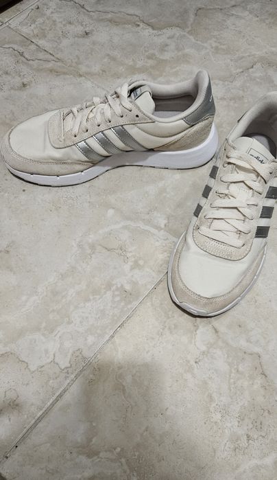Маратонки Adidas бели 39,1/2 размер