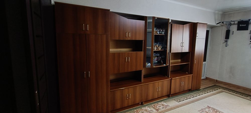 Горка  стенка сервант шкаф в гостиную