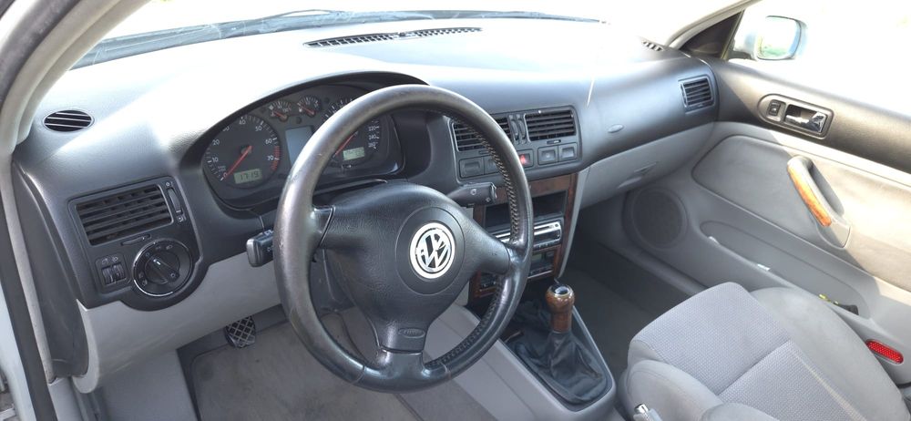 Vând Volkswagen BORA