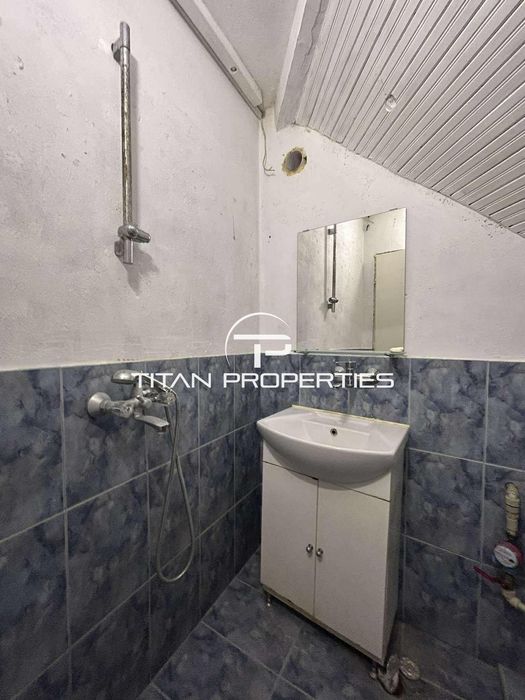 Дава се под наем Тристаен апартамент в Варна, Червен площад - 50 кв.м за 409 € - Снимка #11