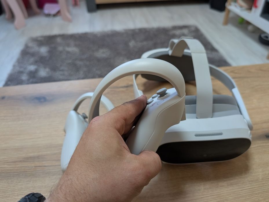 VR headset Pico 4