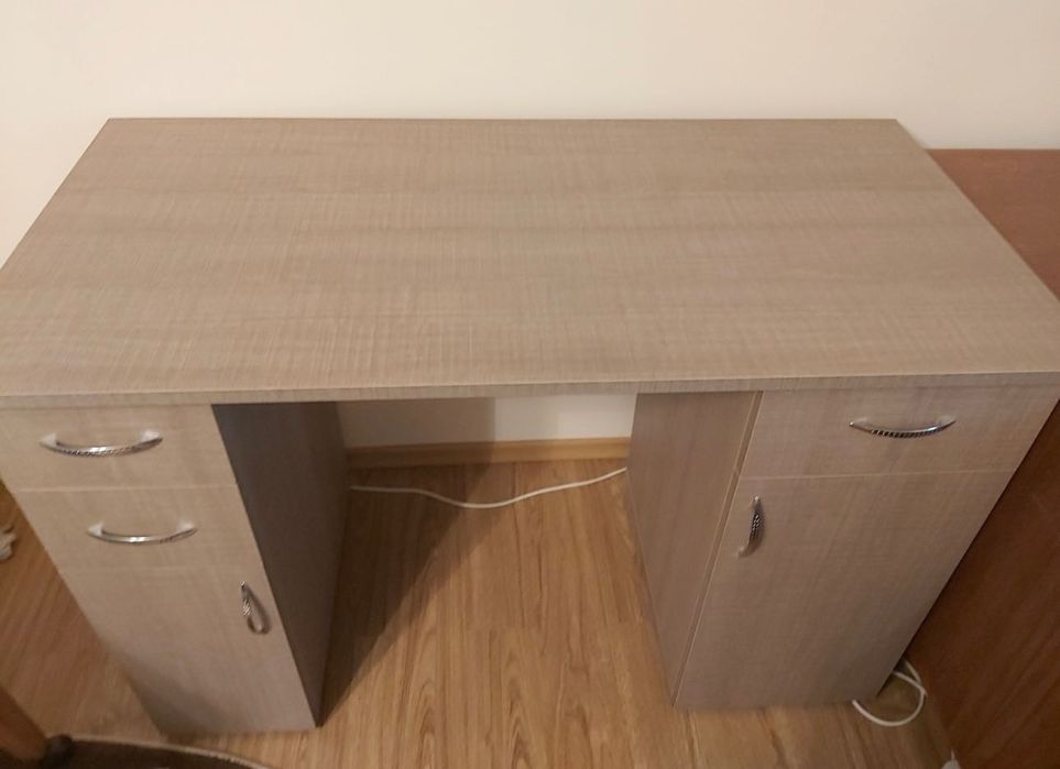 Mobila de birou cu sertare