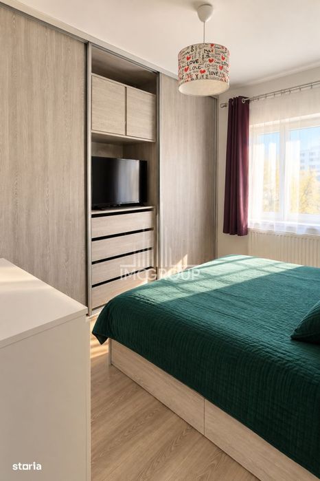 Apartament 3 camere de vanzare Brates
