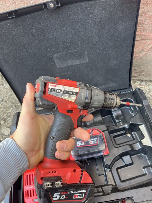 Vând  trusa Milwaukee m 18