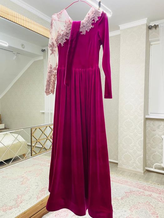 Заказға тіктірілген әдемі көйлек сатылады.