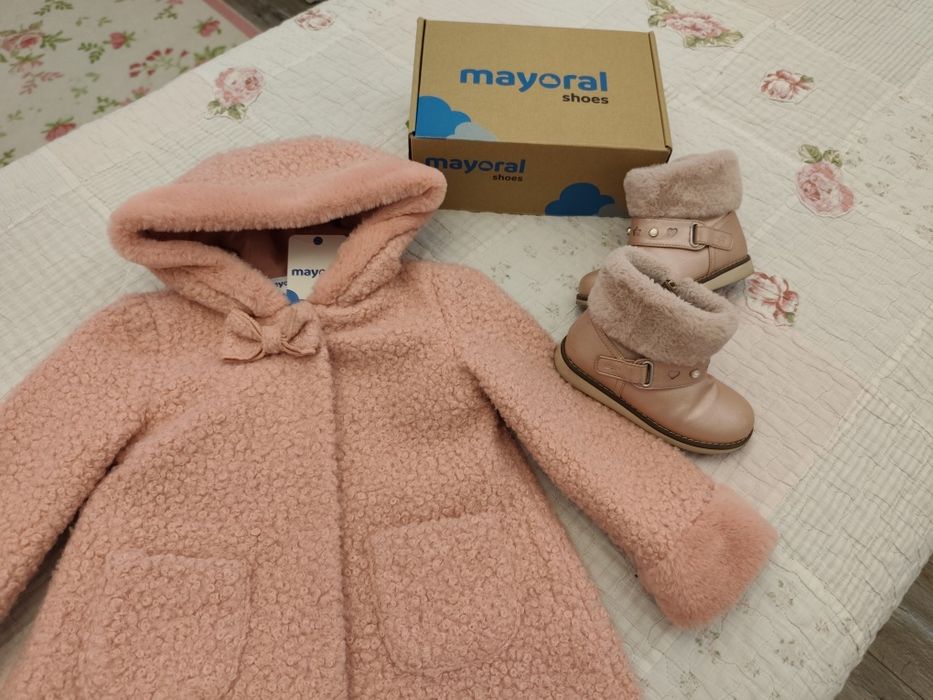 Ново  уникално палтенце  и ботушки Майорал