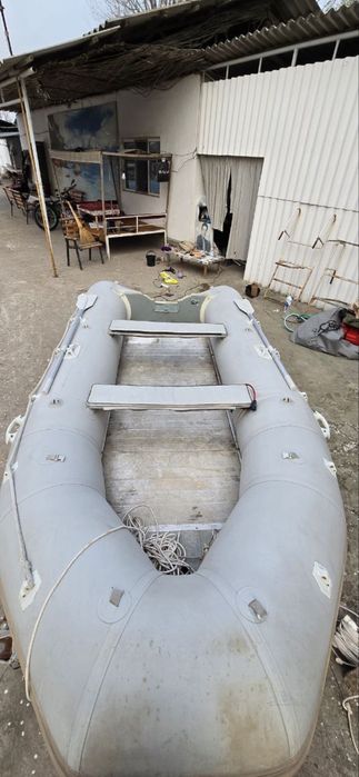 Продается лодка пвх 4.20 в хорошем состоянии